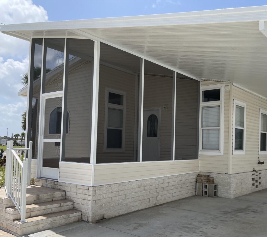 Screen enclosure with 3x3 posts and matching siding kick plate